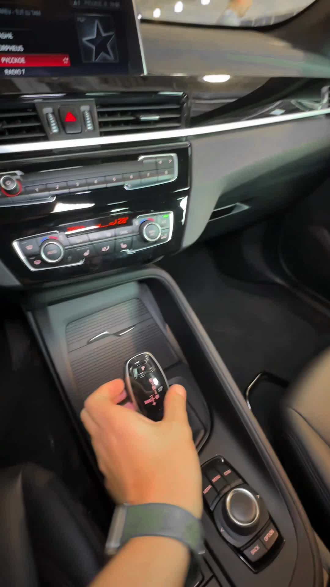 25.09 5U07470 BMW X1.MOV