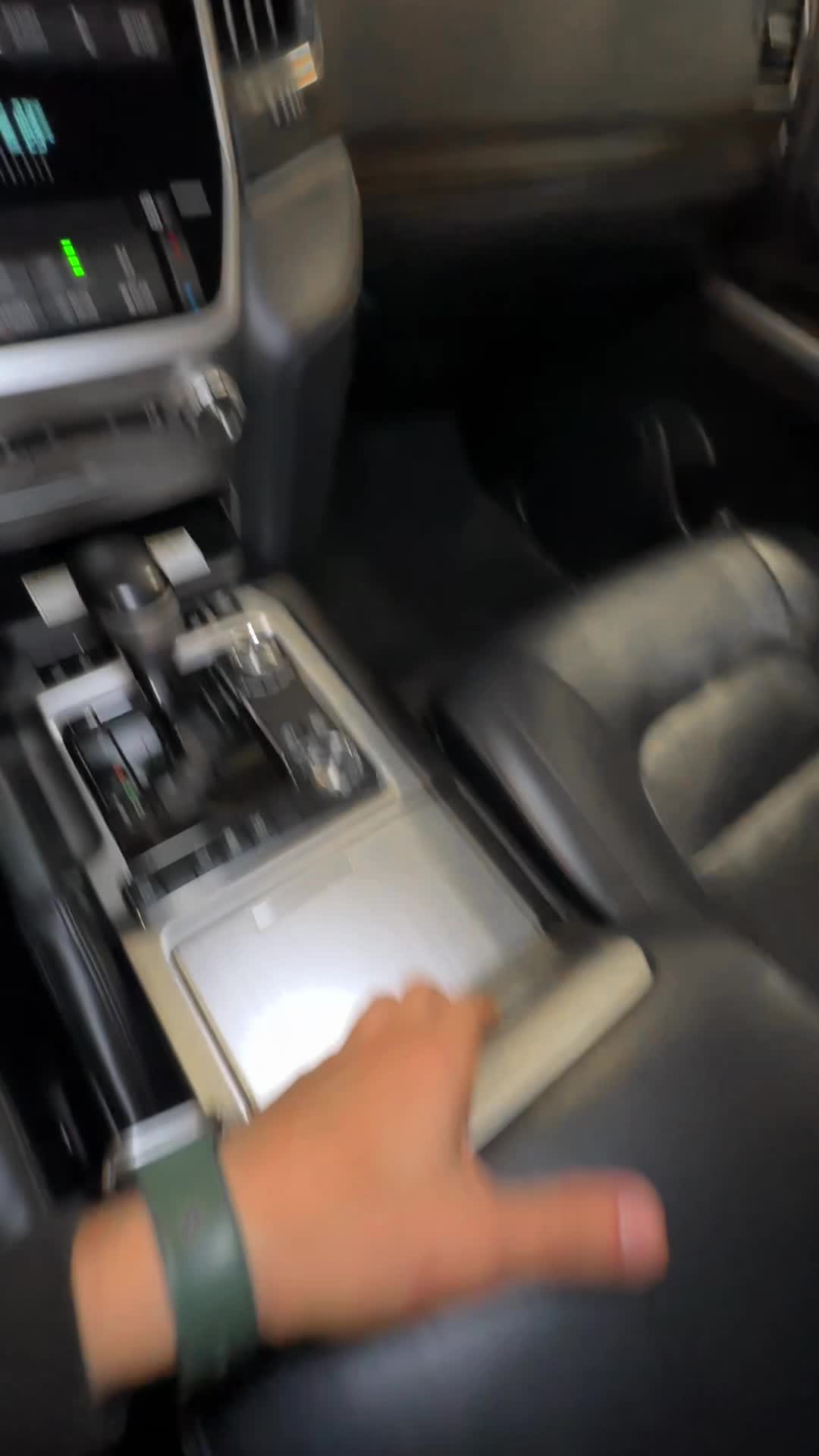 26.09 04248010 Toyota LC200.MOV
