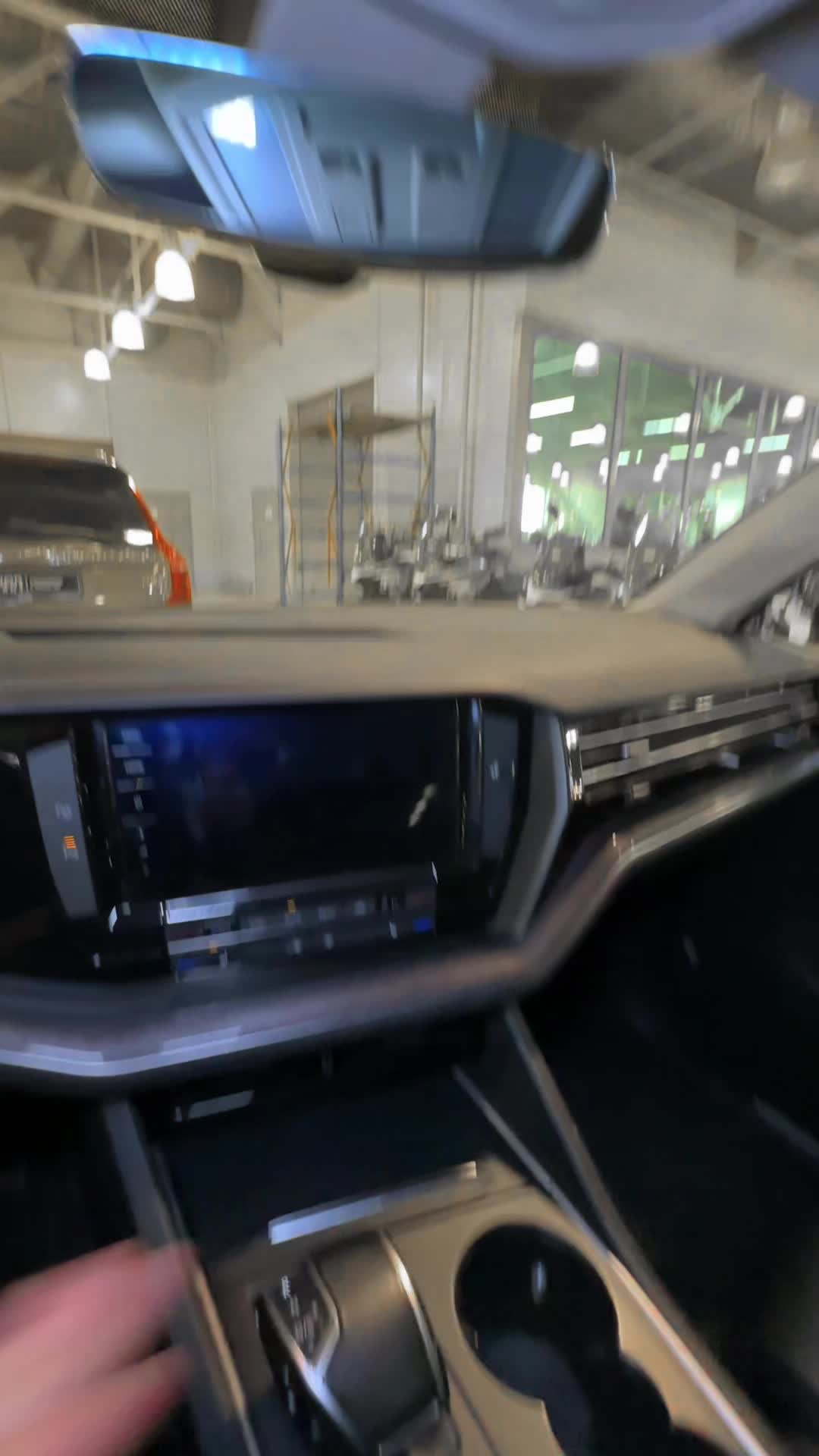 26.09 KD002906 Volkswagen Touareg.MOV