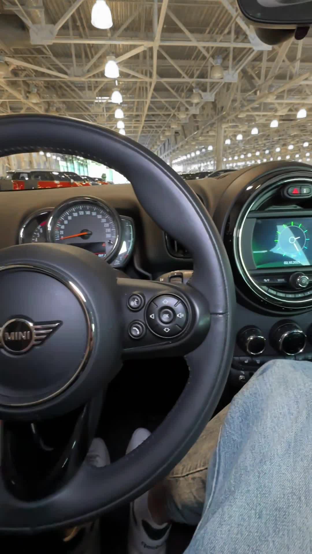 02.10 L23836 MINI Cooper Countryman.MOV