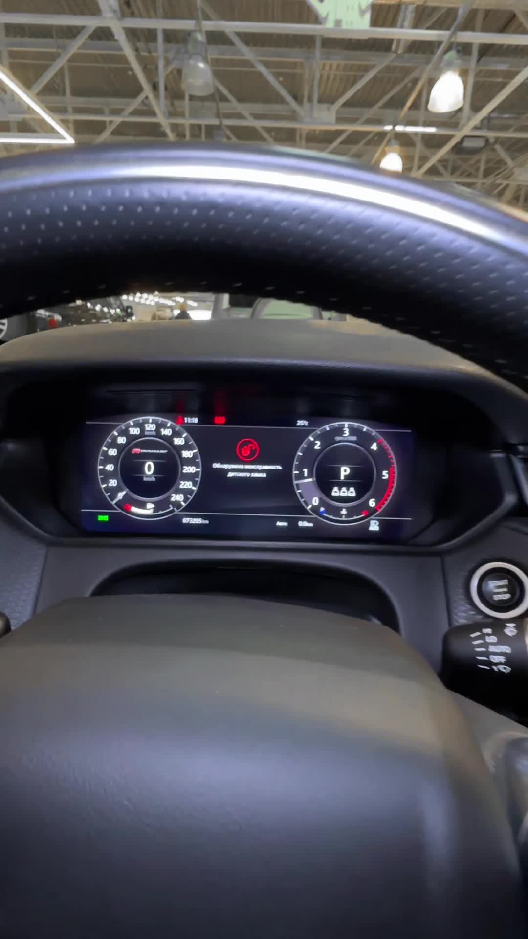 02.10 LA289552 Range Rover Velar.MOV