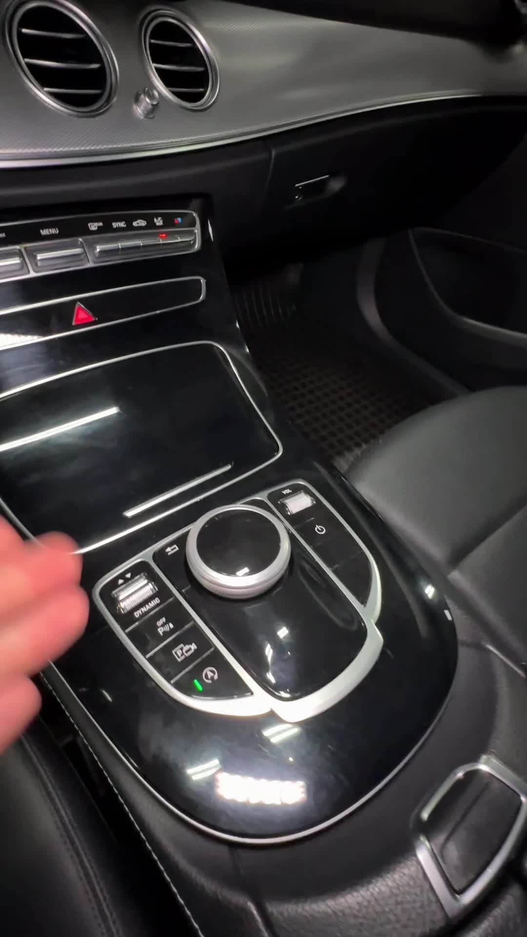 06.10 A766148 Mercedes E.MOV