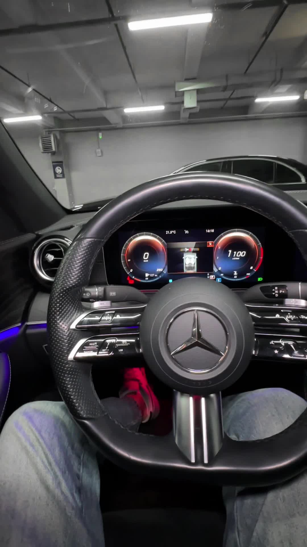 06.10 L043919 Mercedes E.MOV