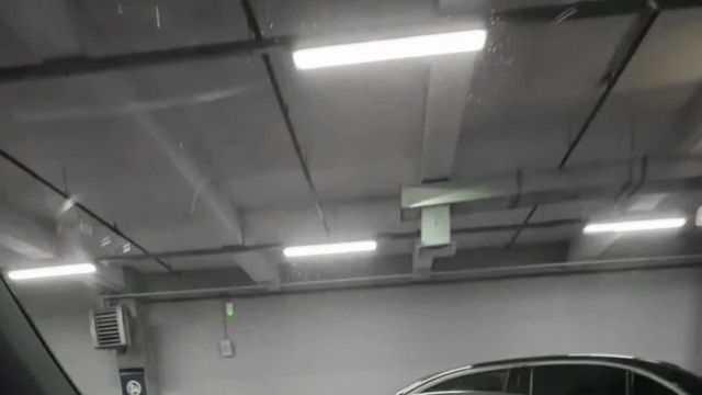 06.10 L043919 Mercedes E.MOV