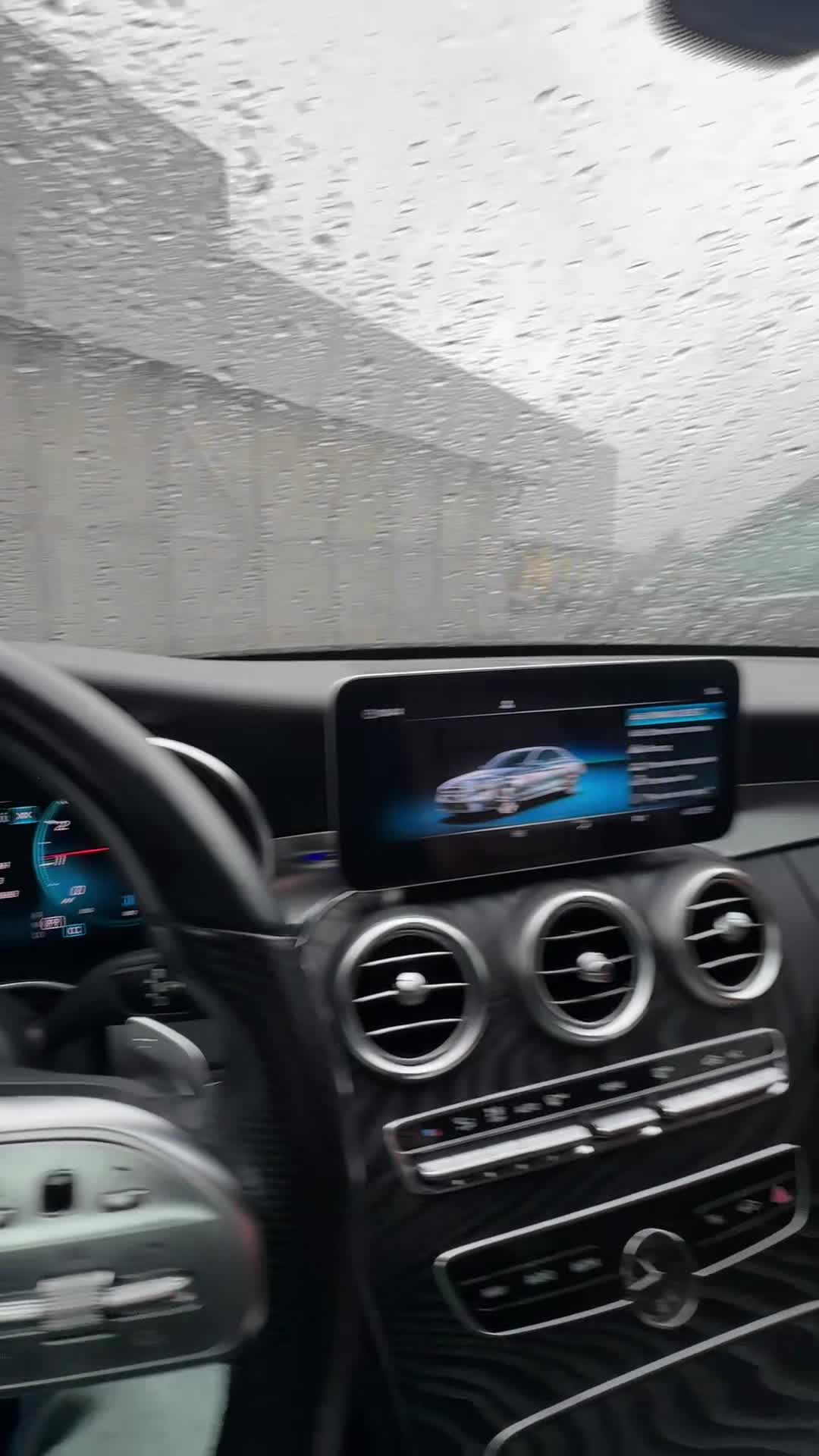 06.10 R599605 Mercedes C.MOV