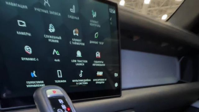 10.10 N2106247 Land Rover Defender.MOV