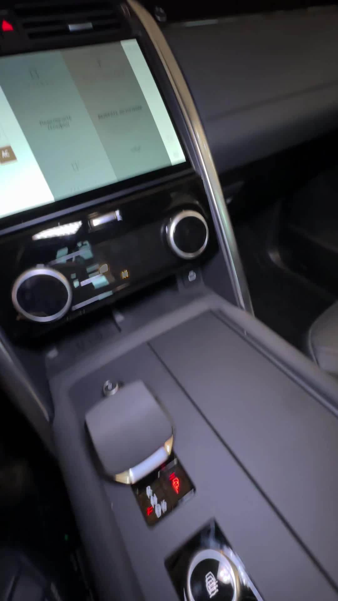 10.10 P2465463 Land Rover Discovery.MOV