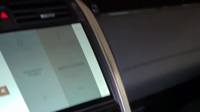 10.10 P2465463 Land Rover Discovery.MOV