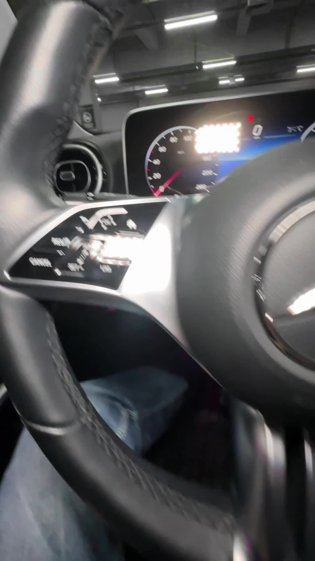 15.10 F015028 Mercedes C.MOV