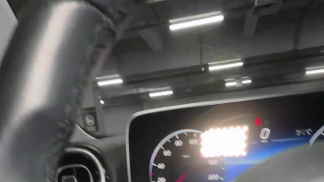 15.10 F015028 Mercedes C.MOV