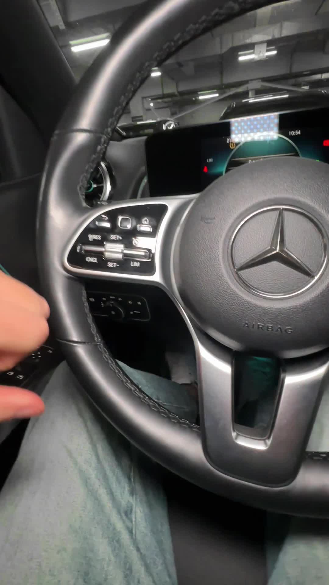 22.10 1W130250 Mercedes GLB.MOV