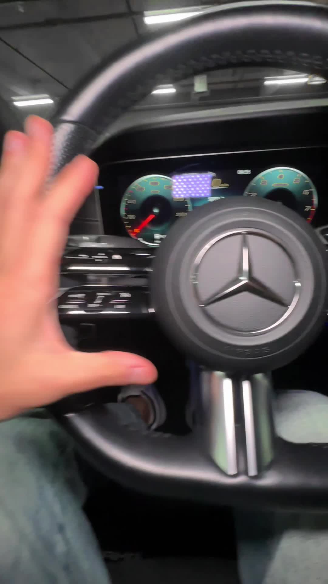 22.10 L047721 Mercedes-Benz E 200.MOV