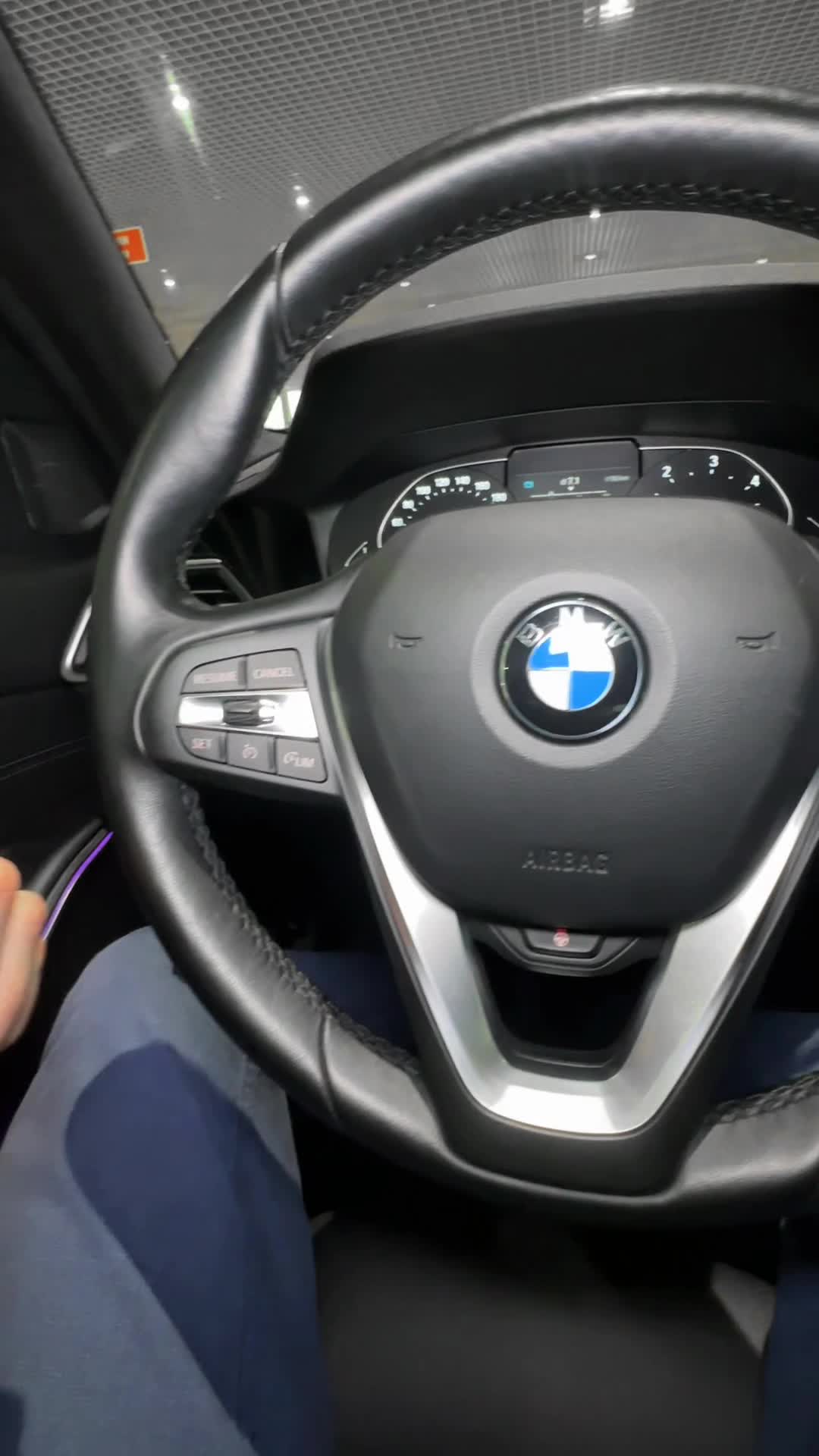 28.10 8B83954 BMW 318d.MOV