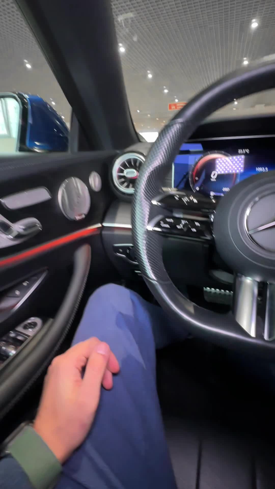 28.10 F175820 Mercedes-Benz E 200.MOV