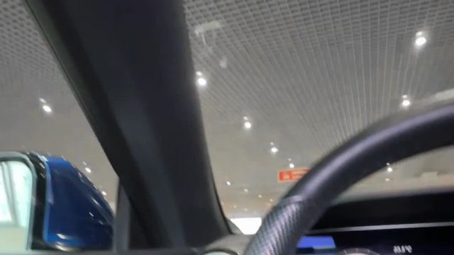 28.10 F175820 Mercedes-Benz E 200.MOV