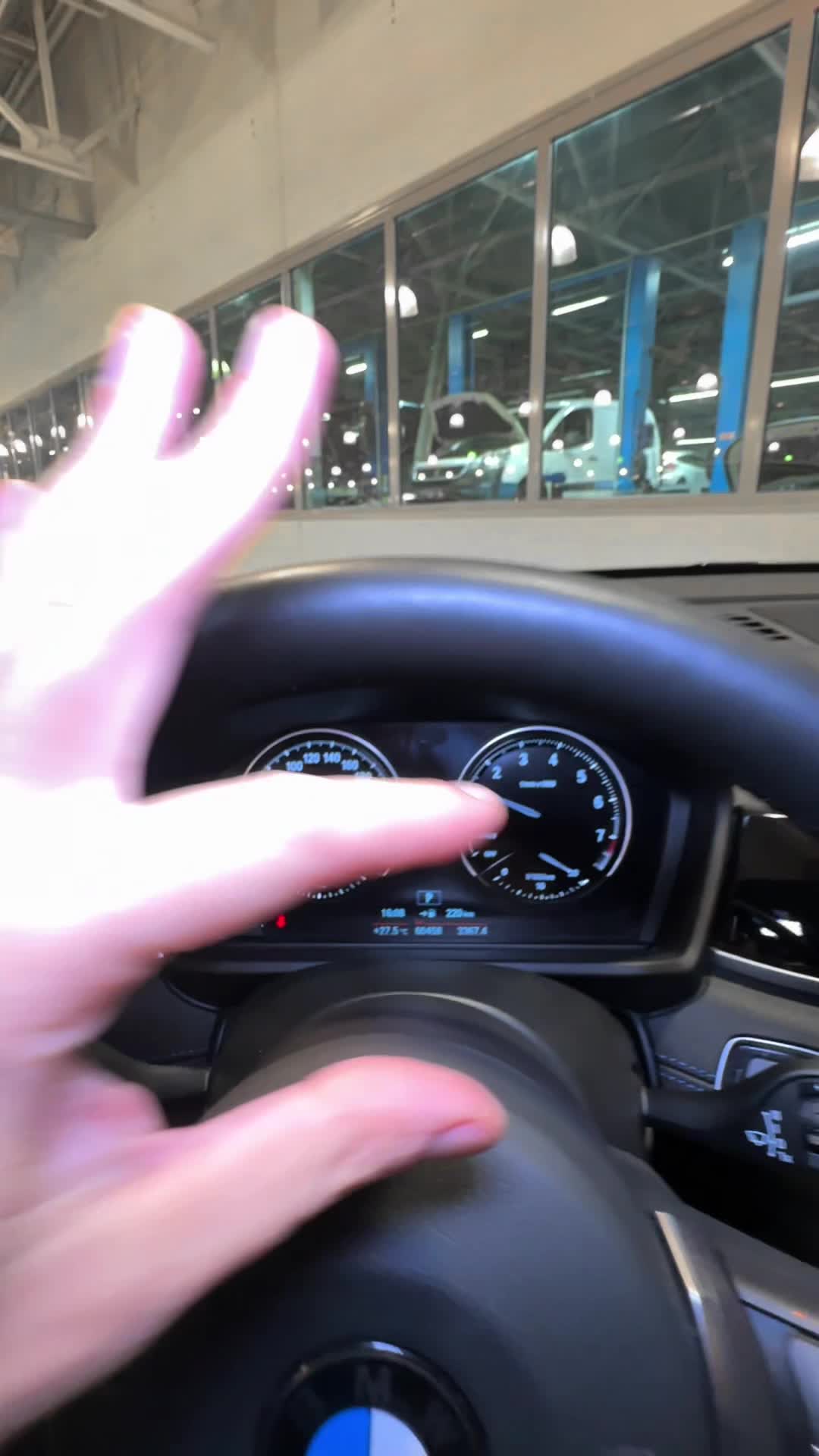 30.10 YG14924 BMW X1.MOV