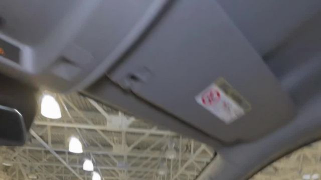 31.10 LR279968 Cadillac Escalade.MOV