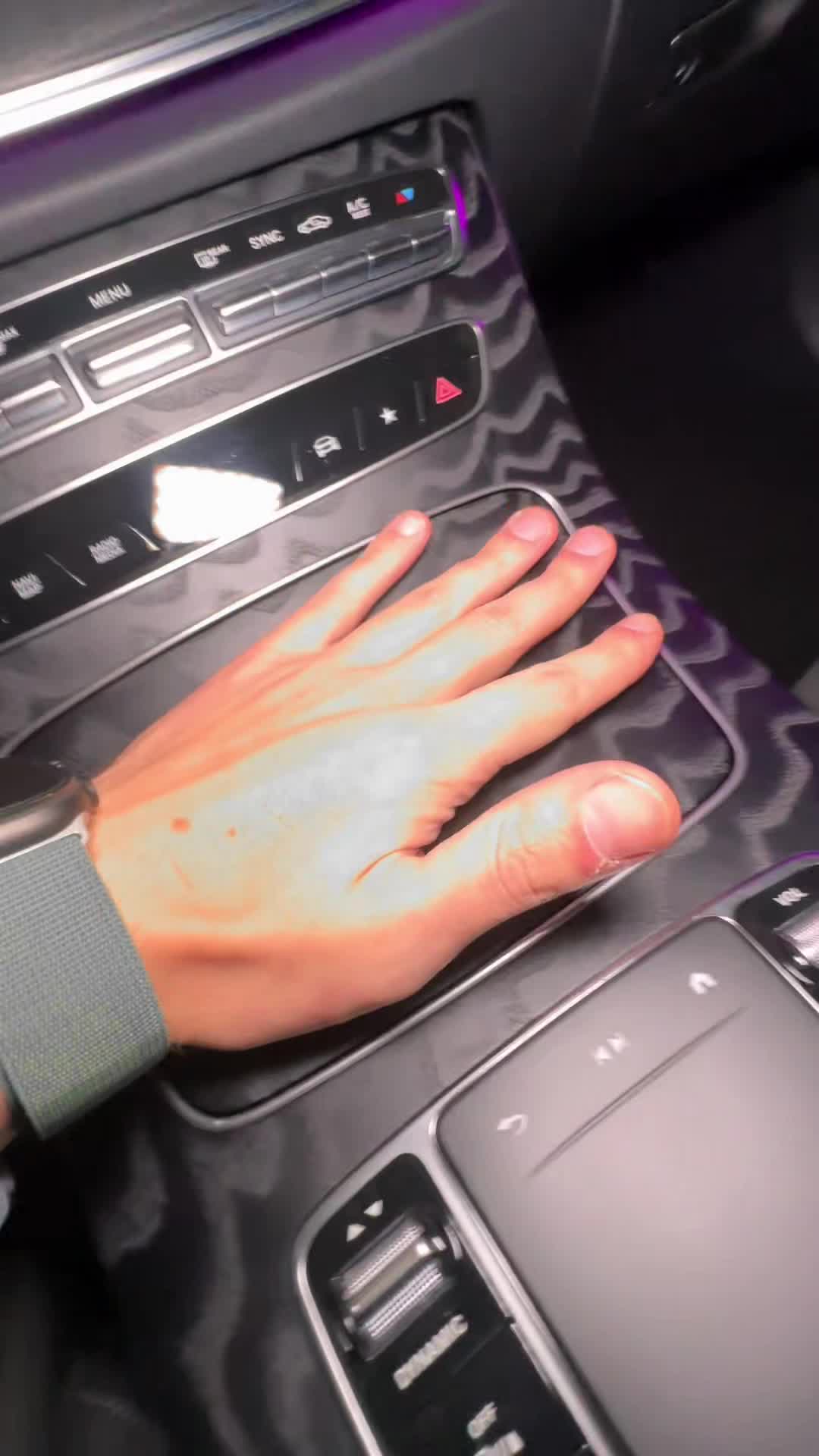 03.11 L006850 Mercedes E.MOV