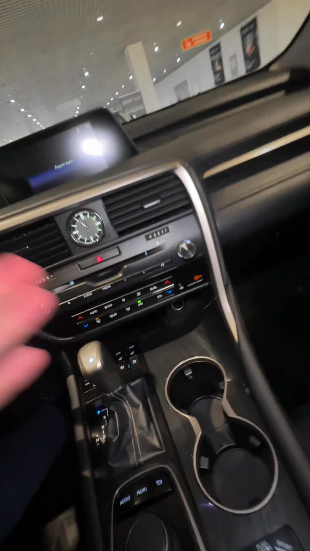 05.11 02051513 Lexus RX IV.MOV