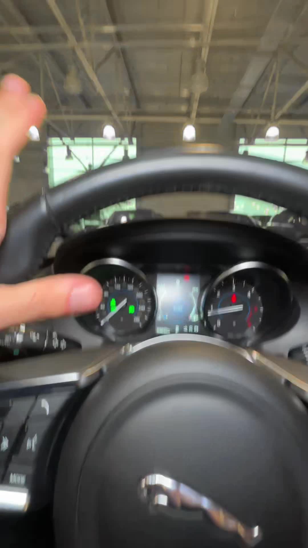 07.11 LA650226 Jaguar F-Pace.MOV