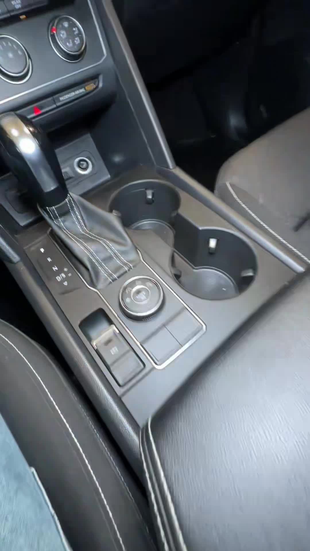 07.11 NC555627 Volkswagen Teramont I.MOV