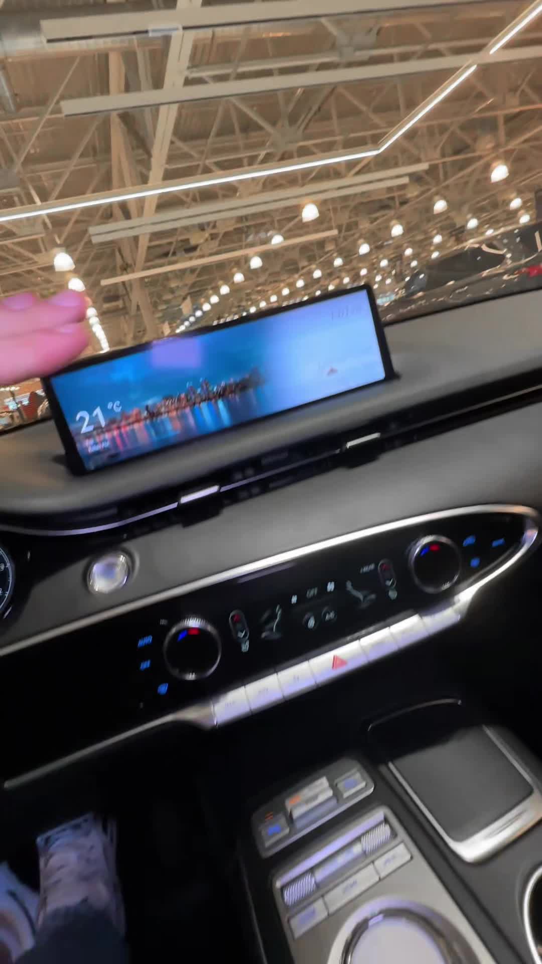 13.11 DN0000112 Genesis GV70.MOV