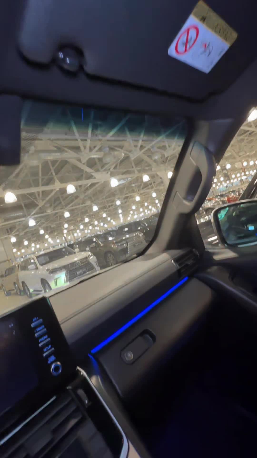 14.11 4010088 Toyota LC300.MOV