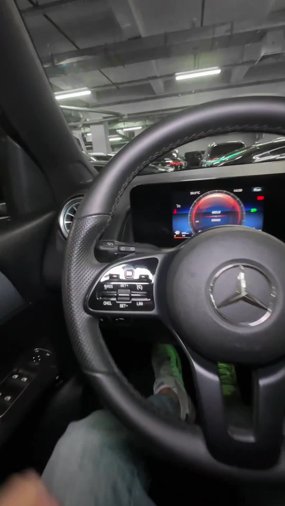 17.11 1W081487 Mercedes-Benz GLB 200.MOV