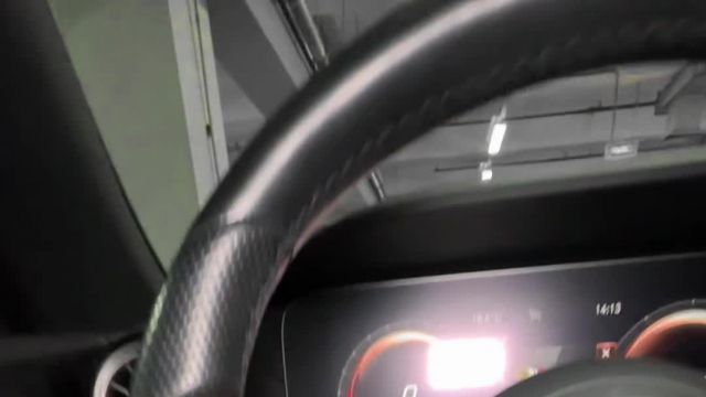 17.11 F166886 Mercedes-Benz E 300.MOV