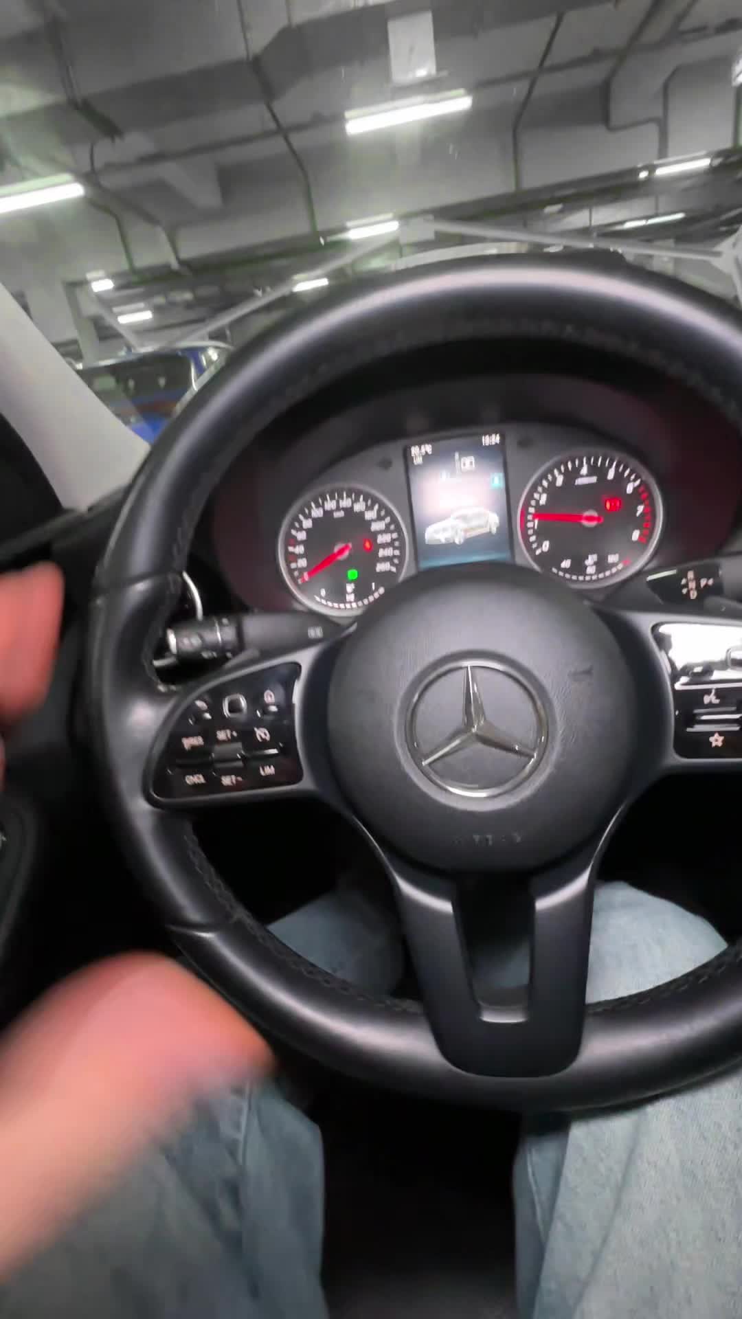 17.11 F935597 Mercedes C.MOV