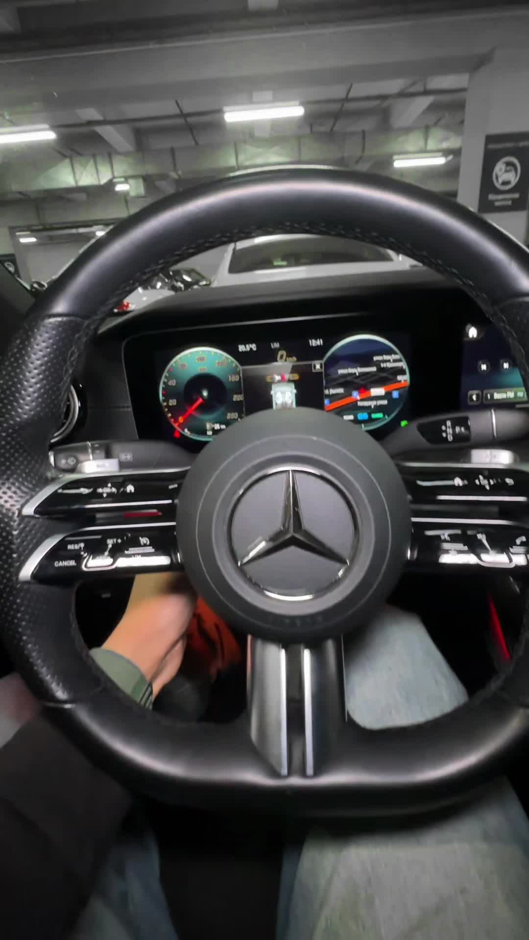 17.11 L043296 Mercedes-Benz E 300 d.MOV