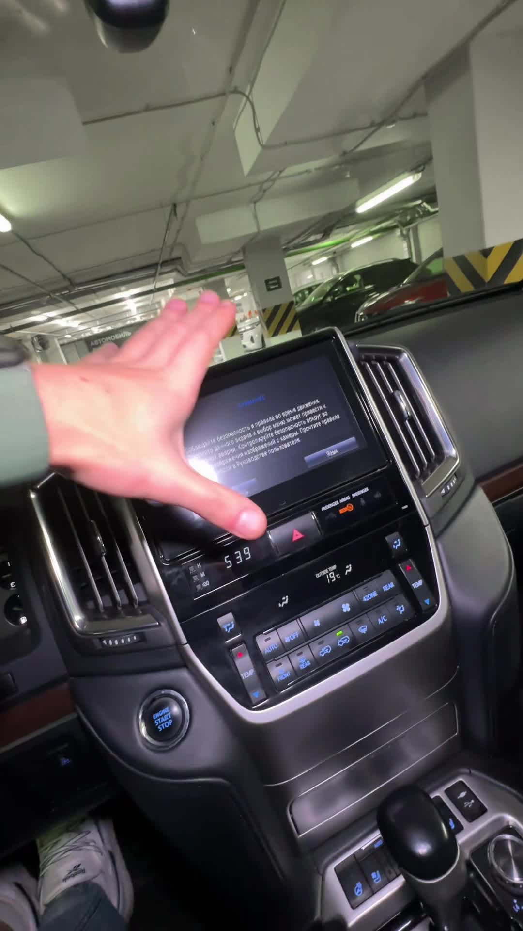 18.11 4182693 Toyota LC200.MOV