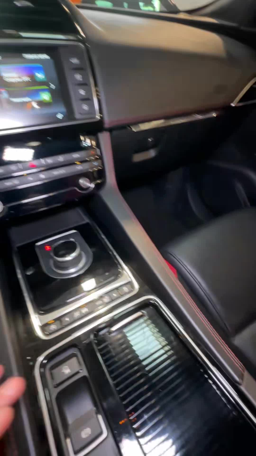 20.11 HA061355 Jaguar F-Pace S.MOV