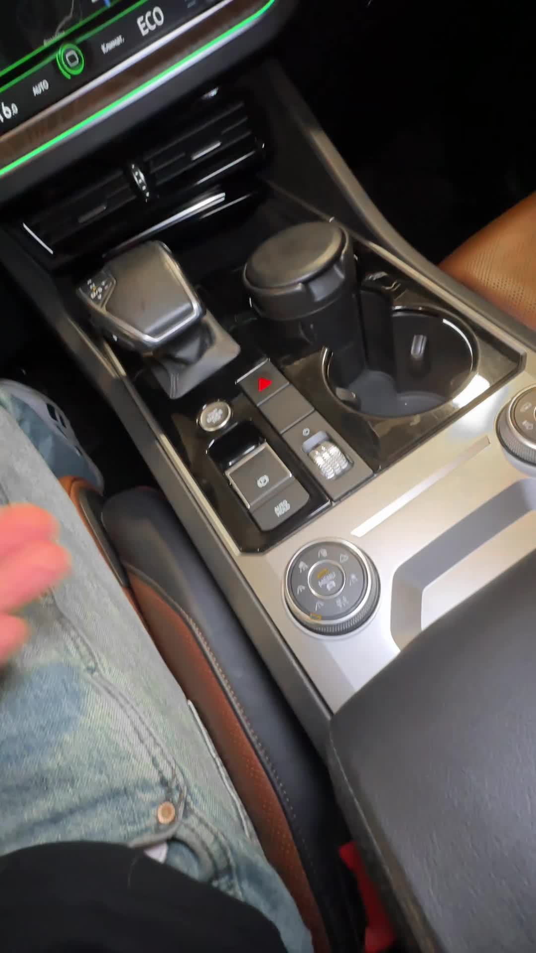 21.11 KD037172 Volkswagen Touareg.MOV