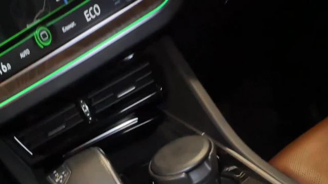 21.11 KD037172 Volkswagen Touareg.MOV