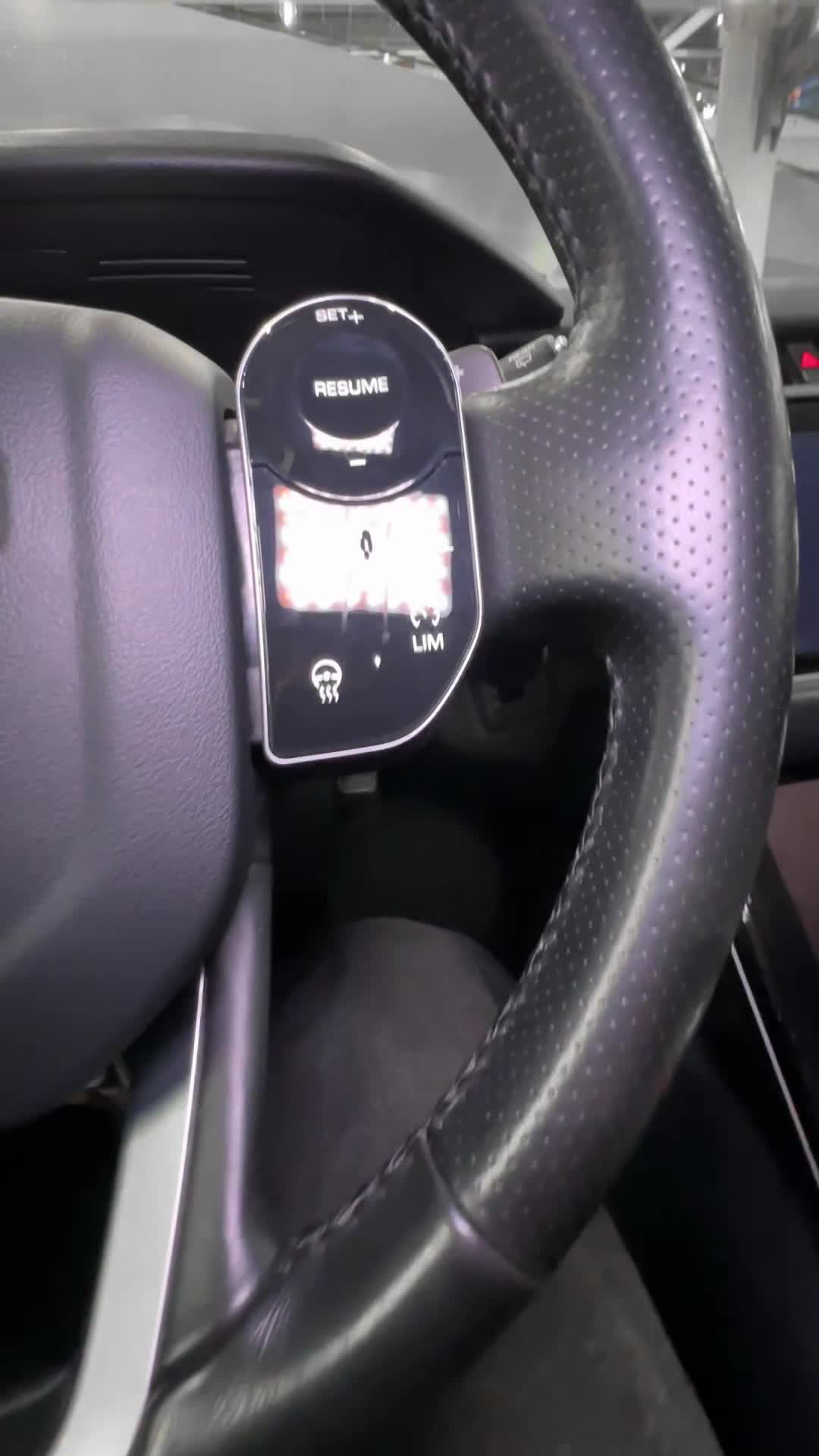 25.11 A273214  Rover Range Rover Velar.MOV