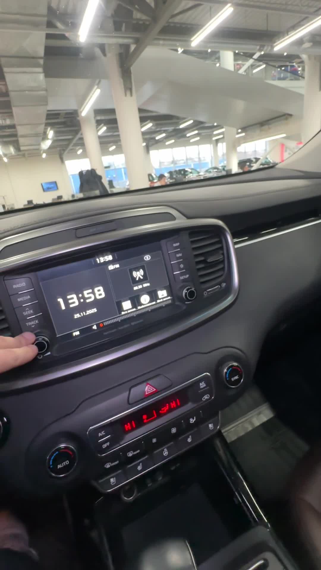 25.11 DK0016739 Kia Sorento.MOV