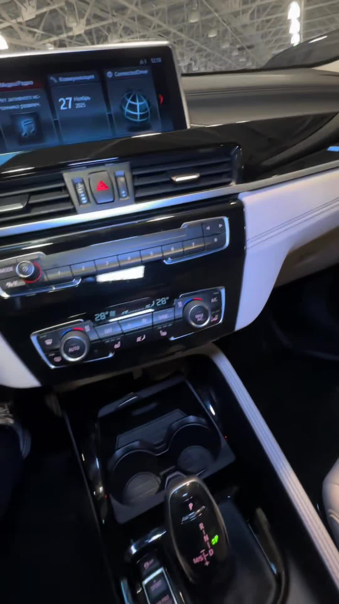 27.11 U75404 BMW X2.MOV