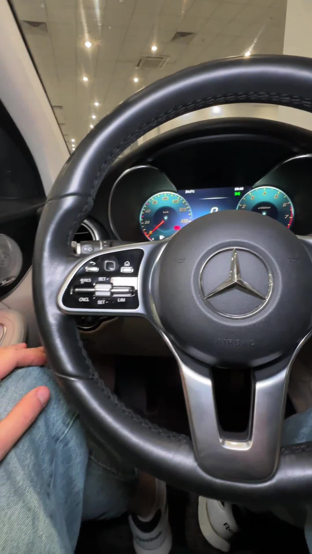 02.12 F976454 Mercedes-Benz GLC 300.MOV