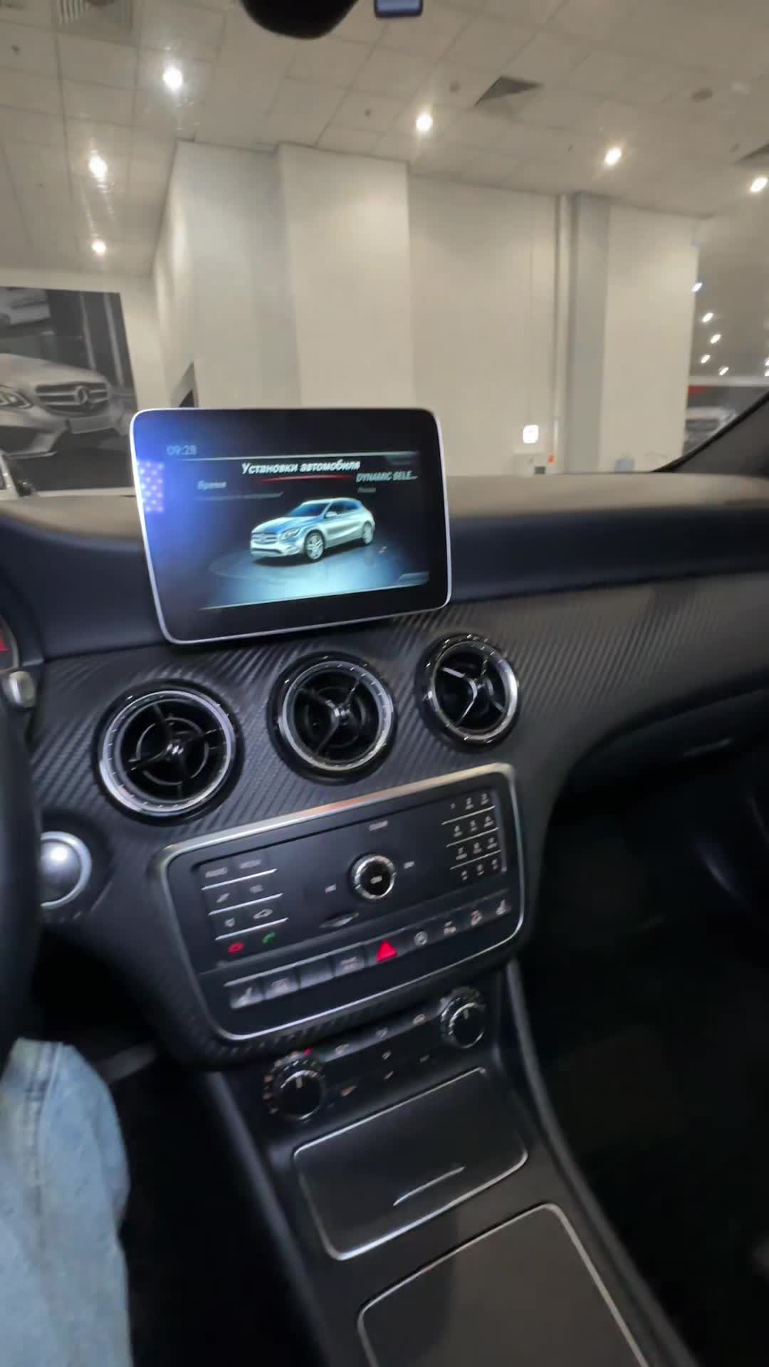 02.12 J540481 Mercedes GLA.MOV