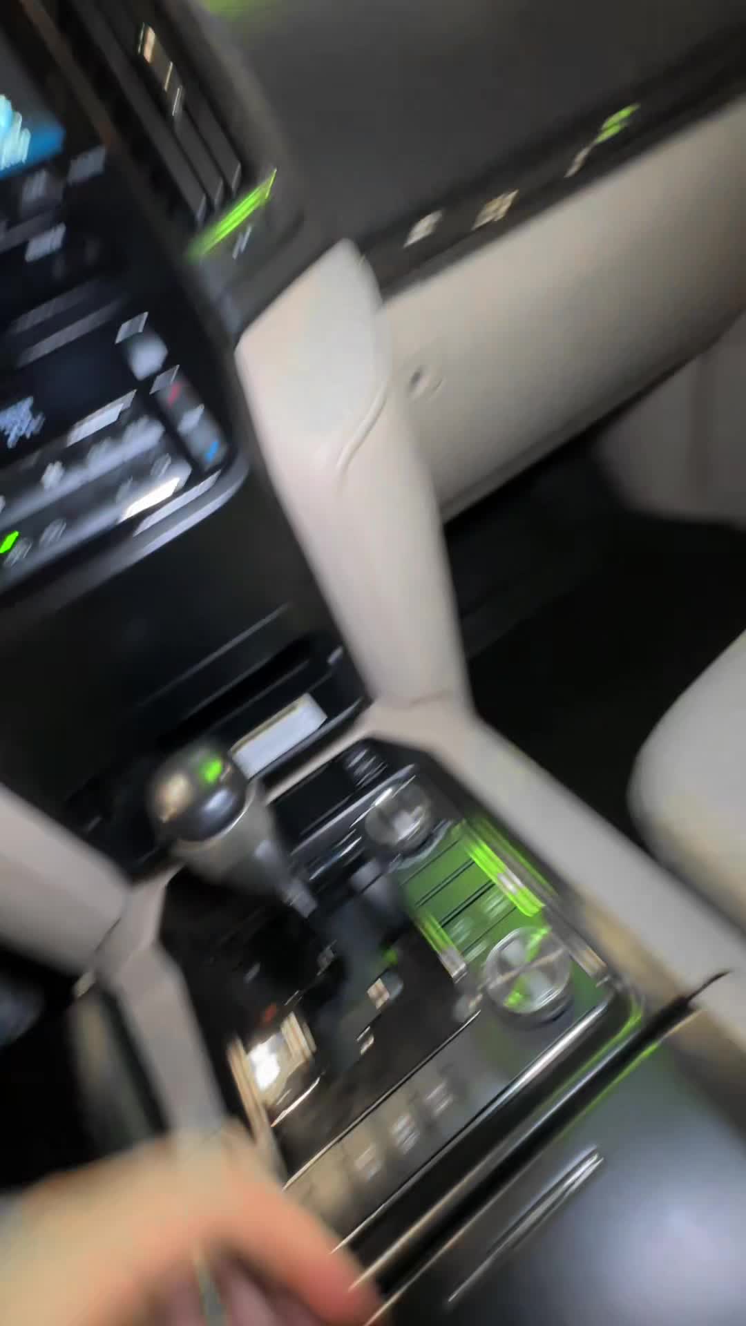 05.12 M4212769 Toyota Land Cruiser 200.MOV