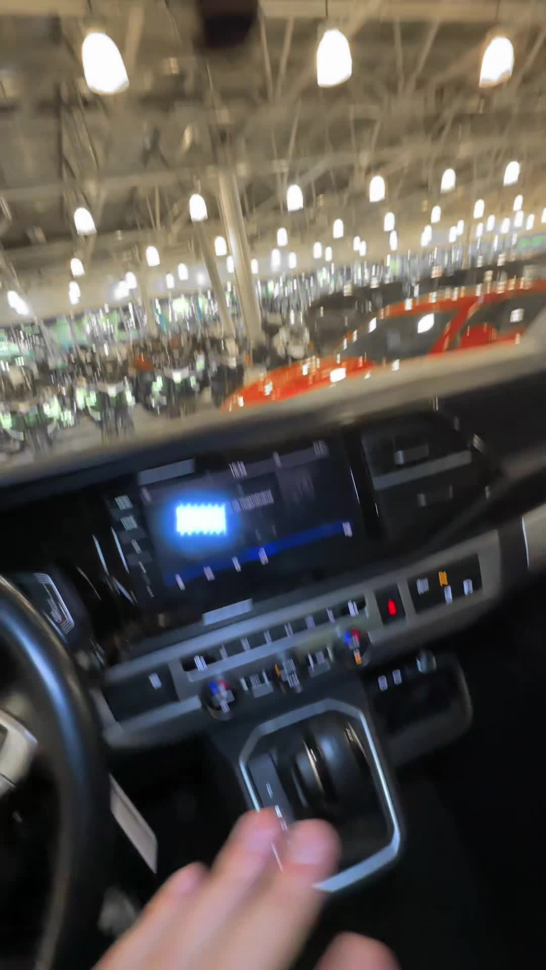 12.12 MH008553 Volkswagen Multivan.MOV