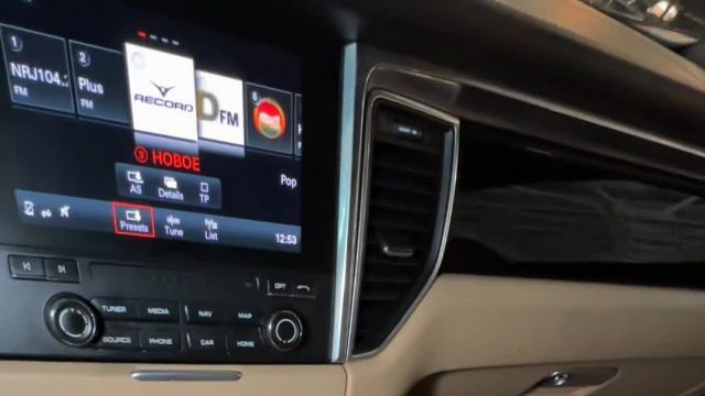 30.12 HLB45510 Porsche Macan.MOV