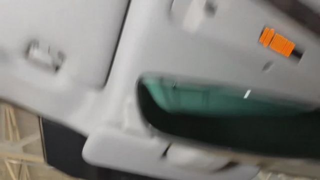 19.01 XM2060746 Land Rover Defender.MOV