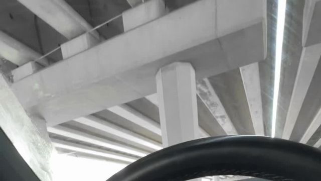 23.02 5L002539 Mercedes-Benz E 200.MOV