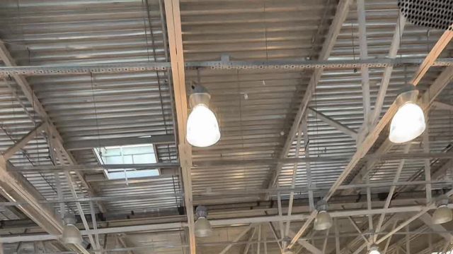 02.04 LA624042 Jaguar F-Pace.MOV