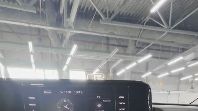 10.08 BM0000268 Kia Carnival.MOV