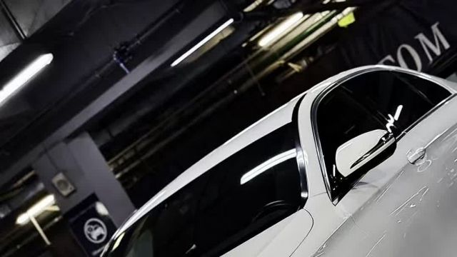 27.10 75L047649 Mercedes-Benz E 200.MOV